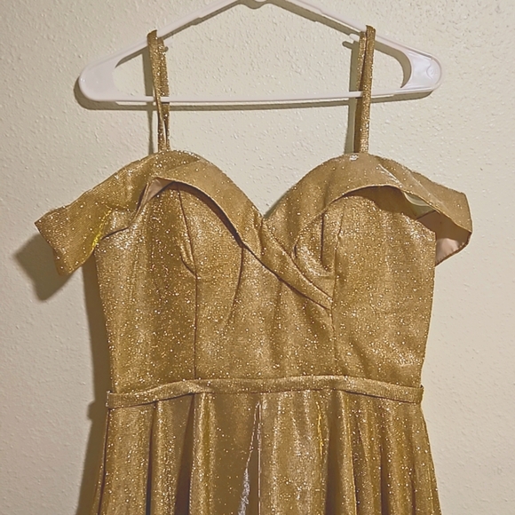 SZ.6 Stunning sparkly gold dress lined with padding and pockets - Picture 2 of 5